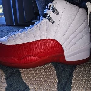 Jordan 12 🍒 size 9 DS